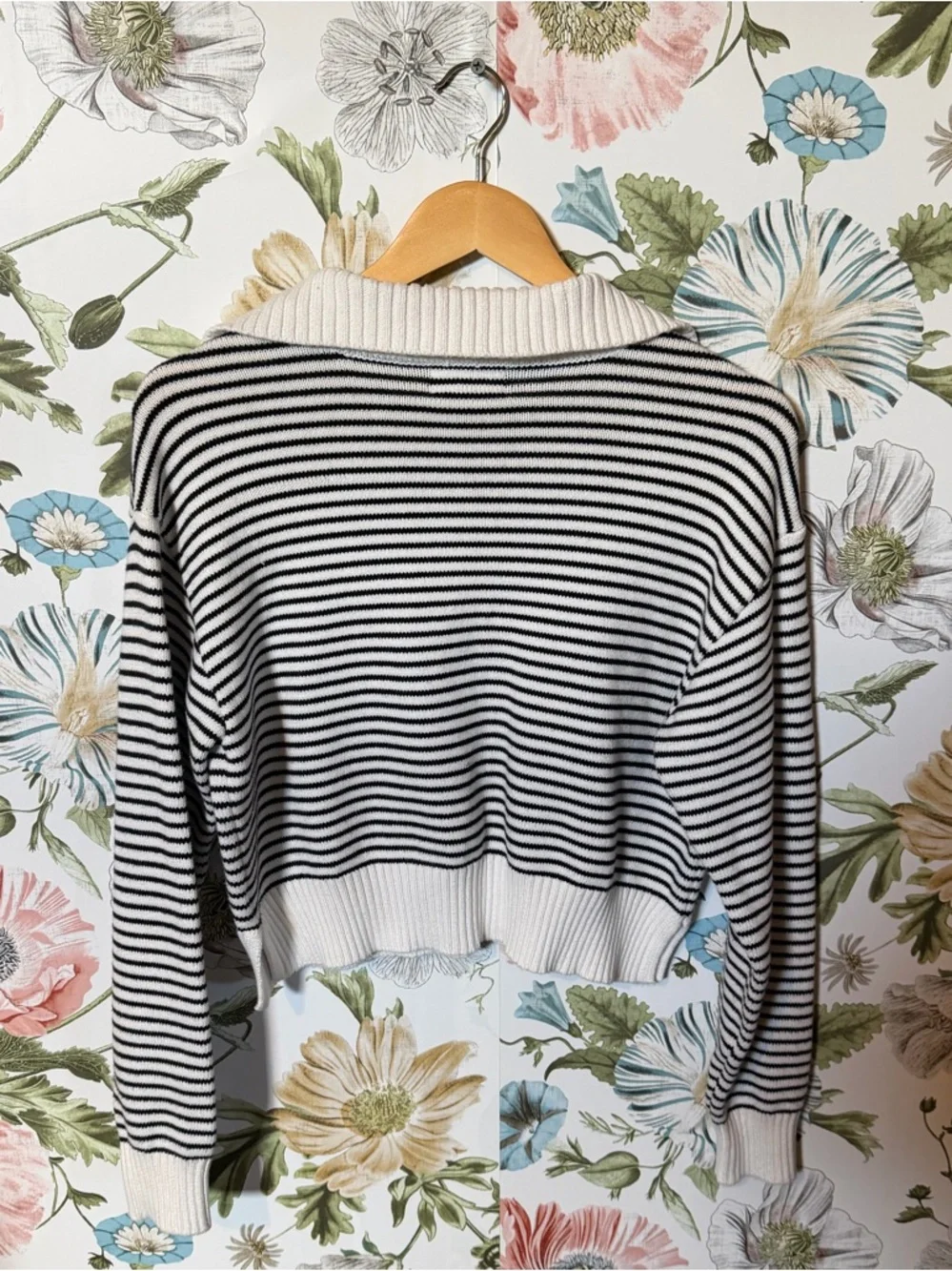 Women’s Black & White Striped V-Neck Sweater – Size S